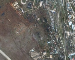 Overview of battle group deployments and railyard activity, Yevpatoria Crimea | Satellite image ยฉ2022 Maxar Technologies.