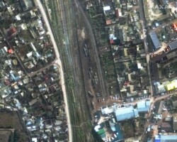 Closer view of vehicles near railyard, Yevpatoria, Crimea | Satellite image ยฉ2022 Maxar Technologies.