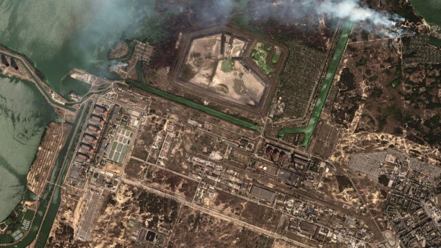 Overview of the Zaporizhzhia Nuclear Power Plant. Copyright:
Satellite Imagery © Maxar Technologies Provided by European Space Imaging Satellite Imagery