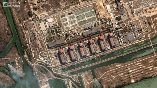 Closer view of reactors at Zaporizhzhia Nuclear Power Plant. Copyright:
Satellite Imagery © Maxar Technologies Provided by European Space Imaging Satellite Imagery