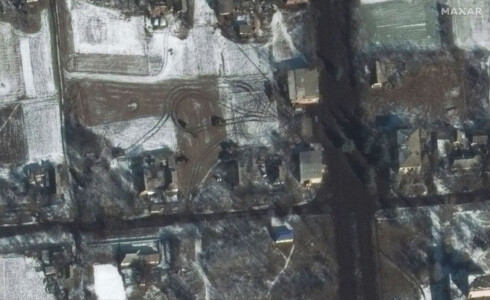 Armored vehicles positioned behind residential buildings, Krylivka, Ukraine | Satellite Imagery ยฉ Maxar Technologies Provided by European Space Imaging Satellite Imagery